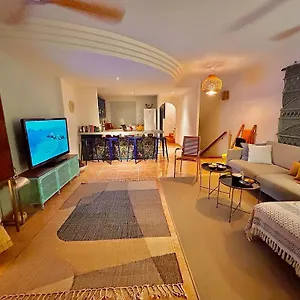 https://roque-house.in-canary-islands.com